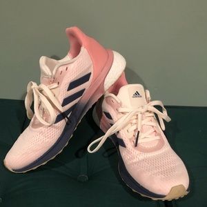 NWOT ADIDAS Boost Astrarun Sneakers